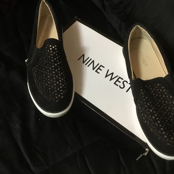Nine West Black/White Slip On - Picture 5 of 5